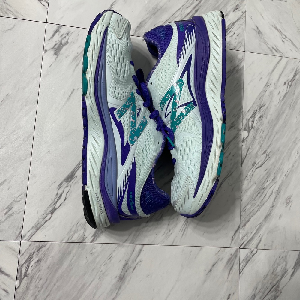 New Balance - Picture 4 of 4